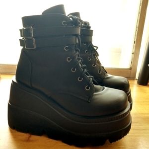 Demonia Shaker-52 Size 8 Vegan Leather Platform Goth Punk Rave Combat Boots